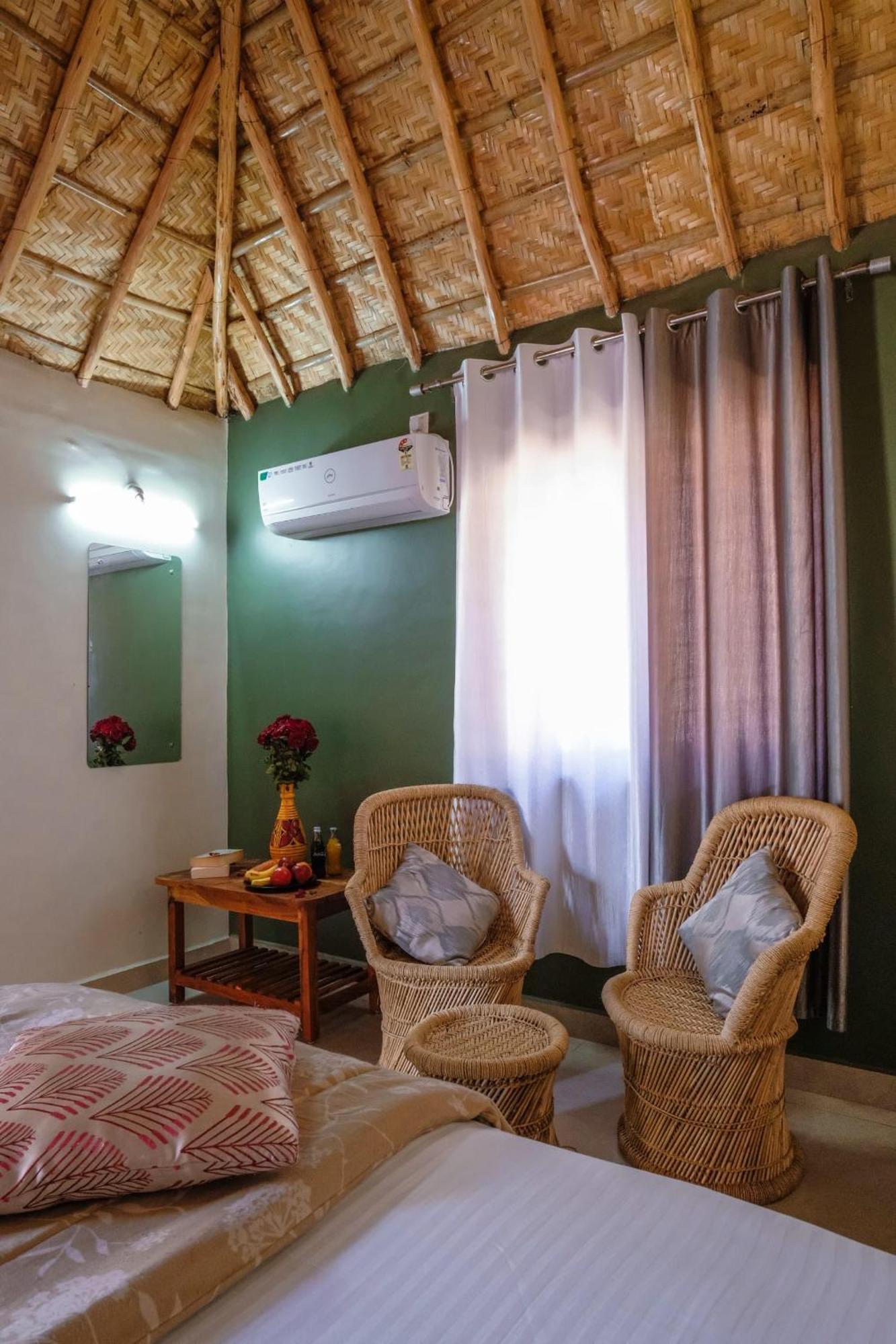 The Hideout Cottage And Restaurant Hampi Extérieur photo